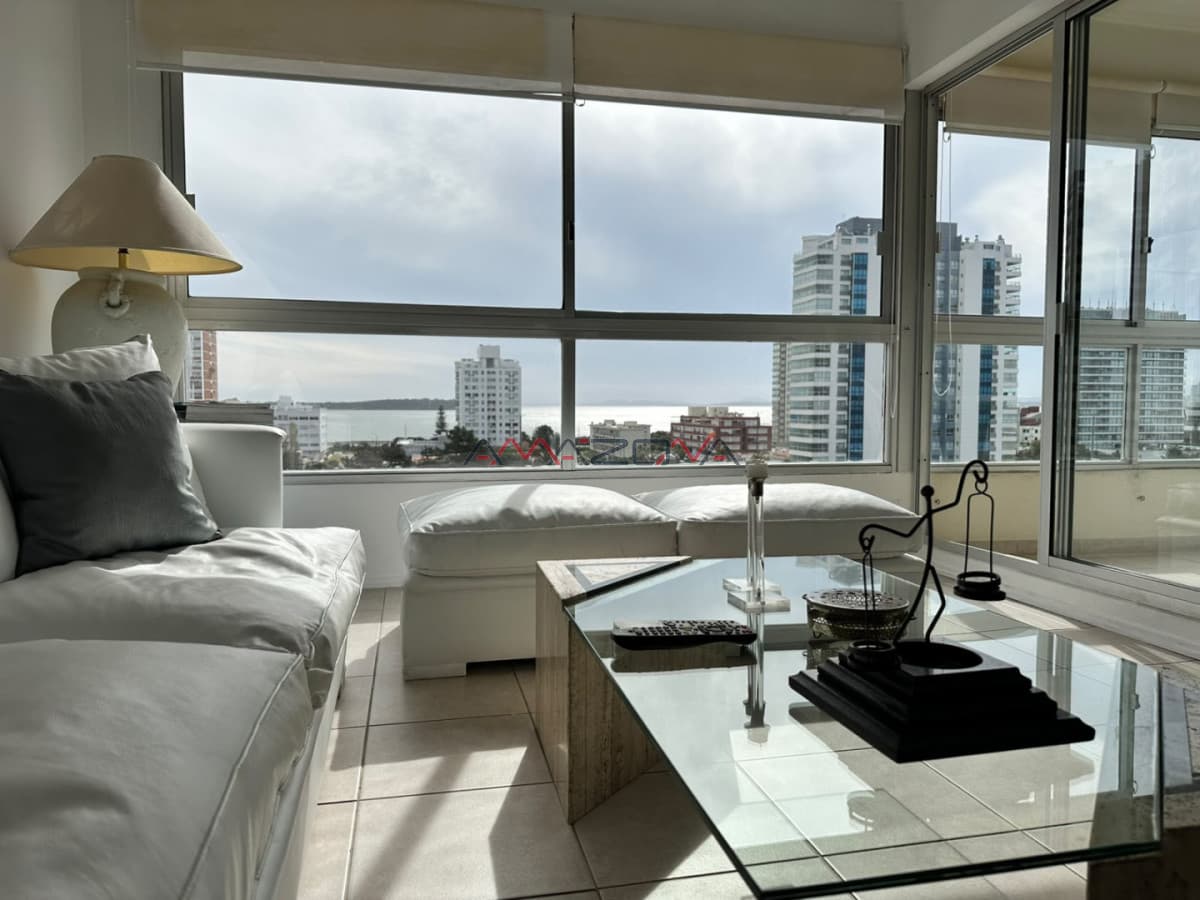 Venta- Punta del Este -vista al mar- piscina-mucama-garaje-ascensor- canchas