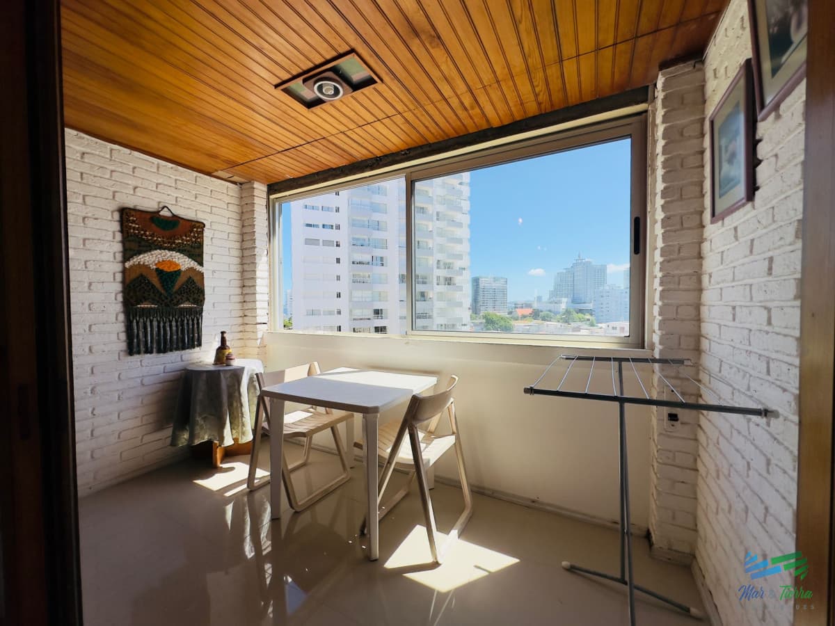Apartamento de 2 dormitorios, reciclado, en venta, en Punta del Este