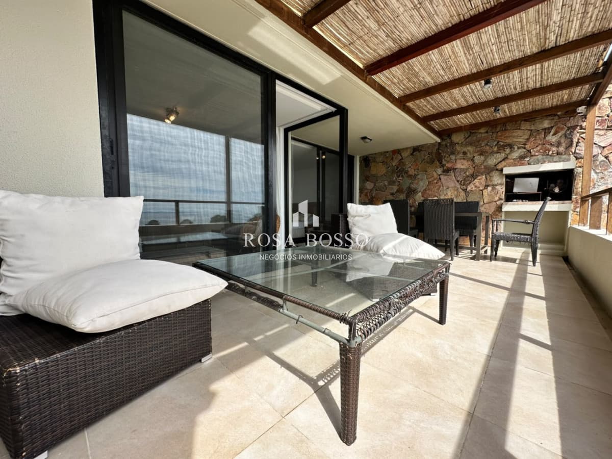 Apartamento en venta de dos dormitorios en Punta del Este