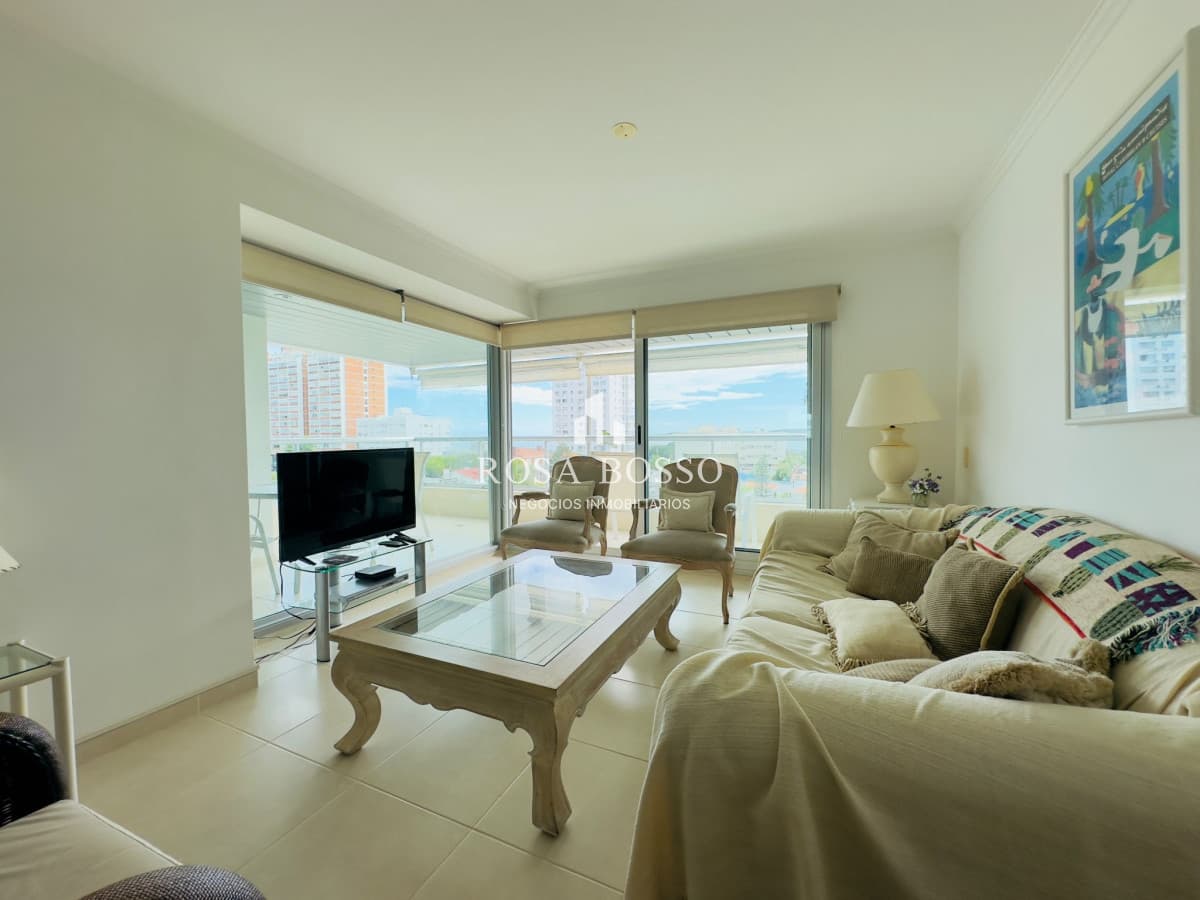 Apartamento en venta de dos dormitorios, Punta del Este.