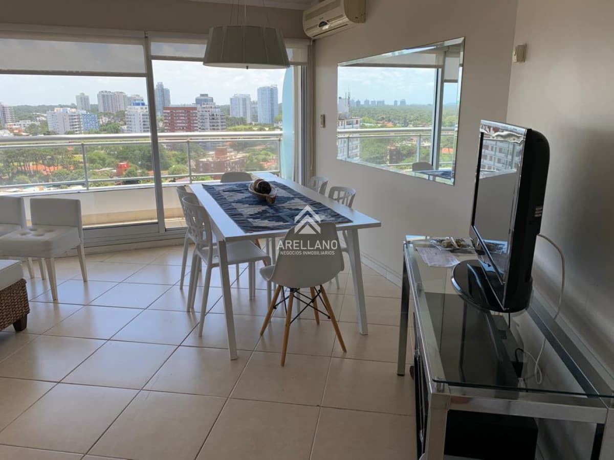 Apartamento ID.5552 - Alquiler temporal apartamento de 3 dormitorios en Punta del Este.-