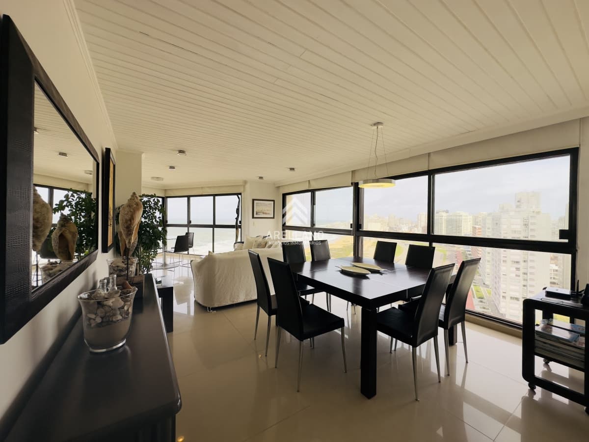 Apartamento ID.5333 -  Apartamento en Alquiler de 3 dormitorios en Punta del Este