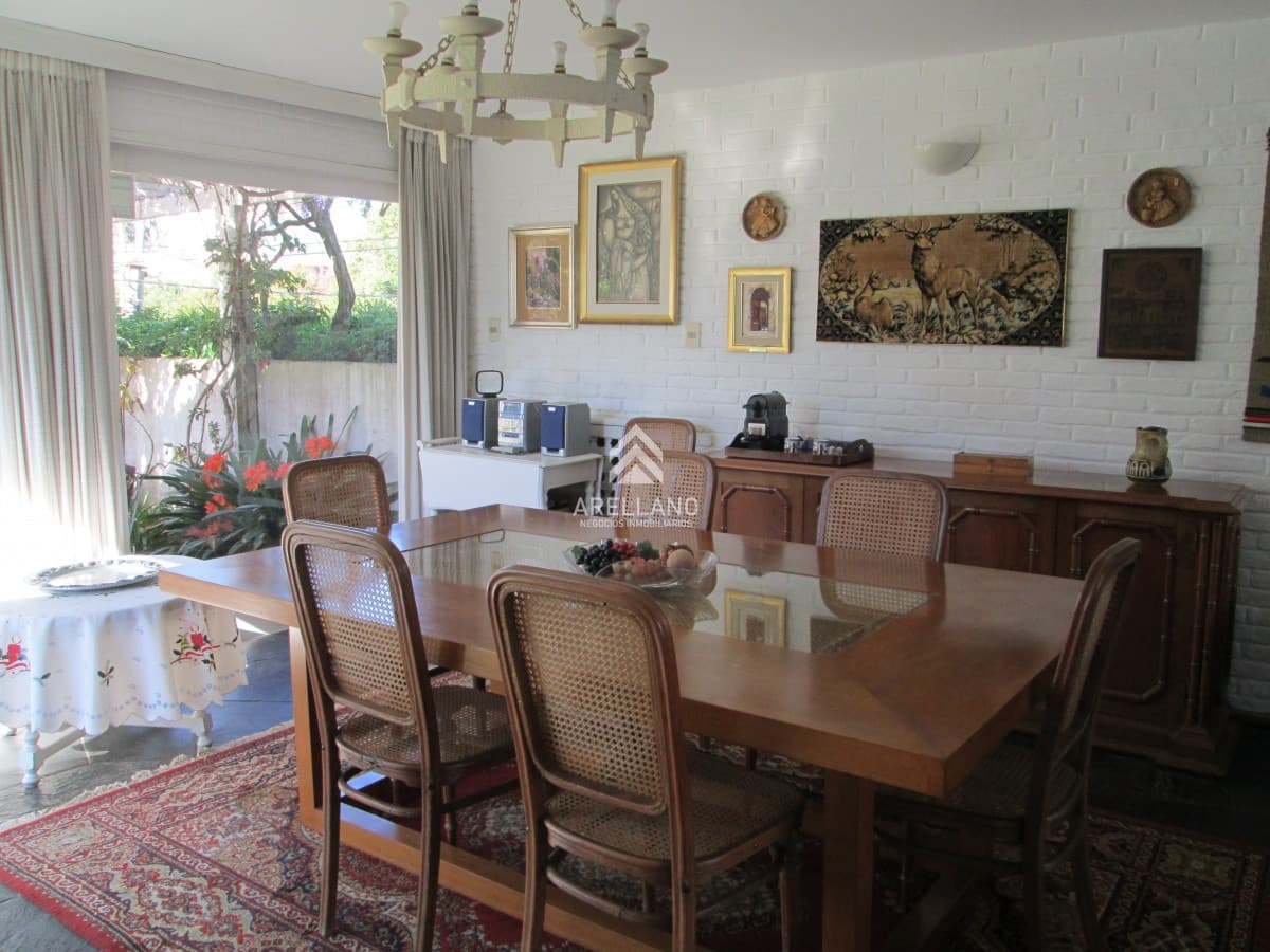 Casa ID.6918 - Casa en venta de 3 dormitorios y dependencia en Punta del Este