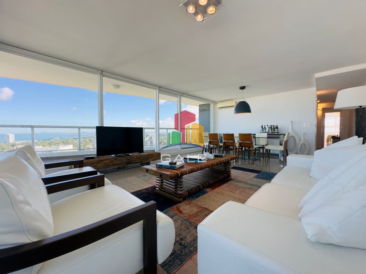 Gale Propiedades & Escribanía Apartamento ID.2107 - Penthouse en VENTA, 3 dormitorios en suite + Dependencia, vista 360°.