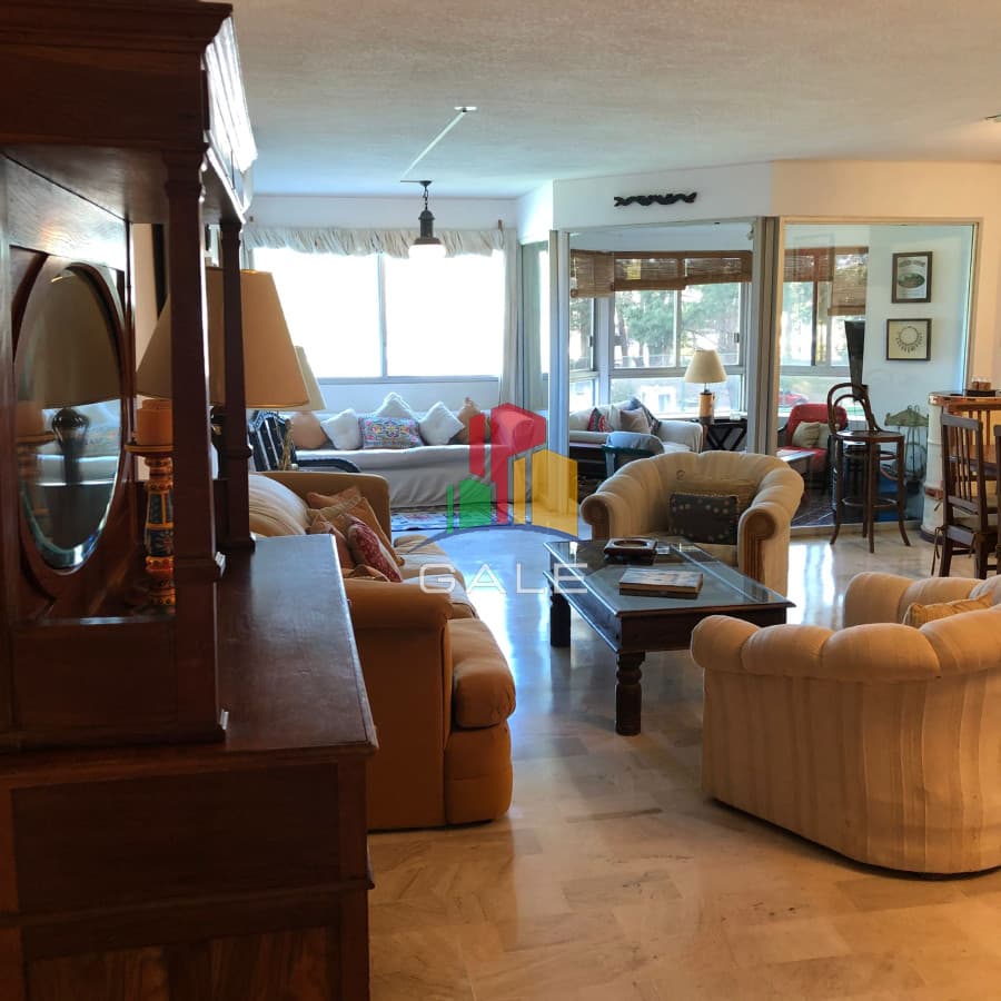 Gale Propiedades & Escribanía Apartamento ID.4760 -  Apartamento en venta y alquiler de 3 dormitorios y dependencia en Punta del Este