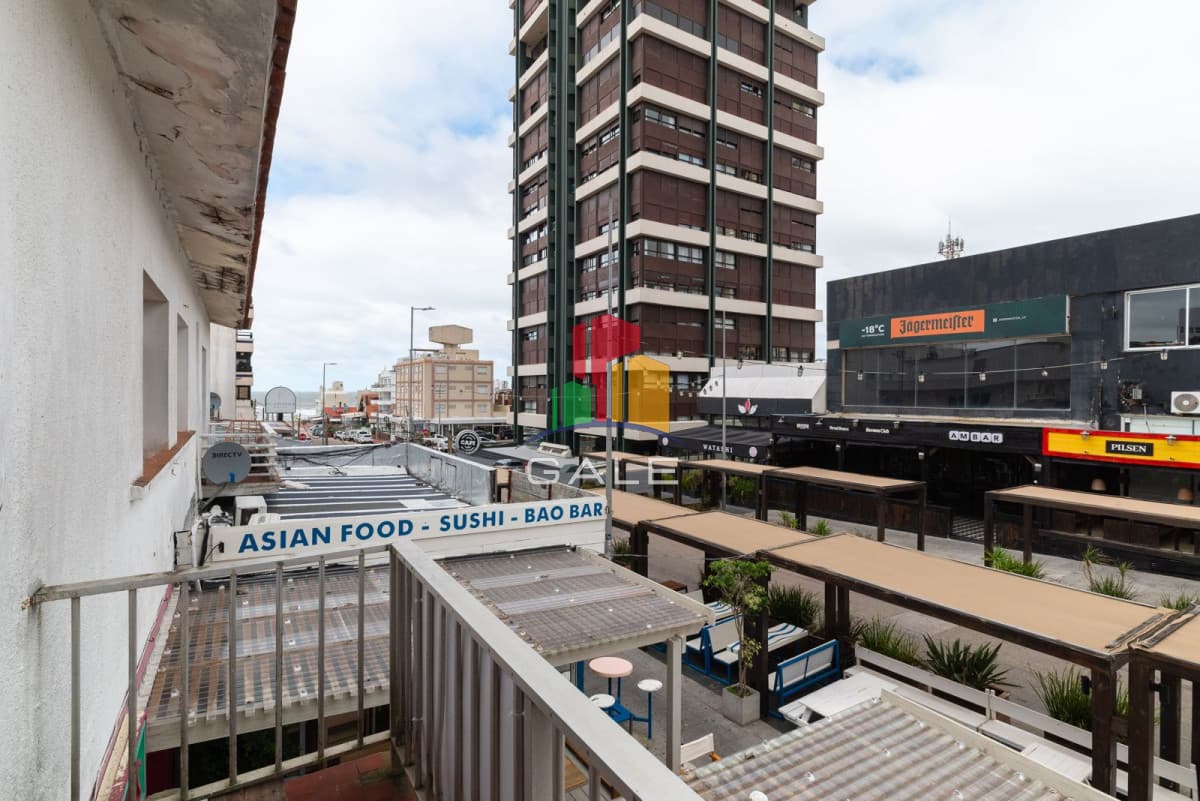 Gale Propiedades & Escribanía Apartamento ID.4115 - Apartamento en venta de 3 dormitorios y dependencia de servicio en Punta del Este