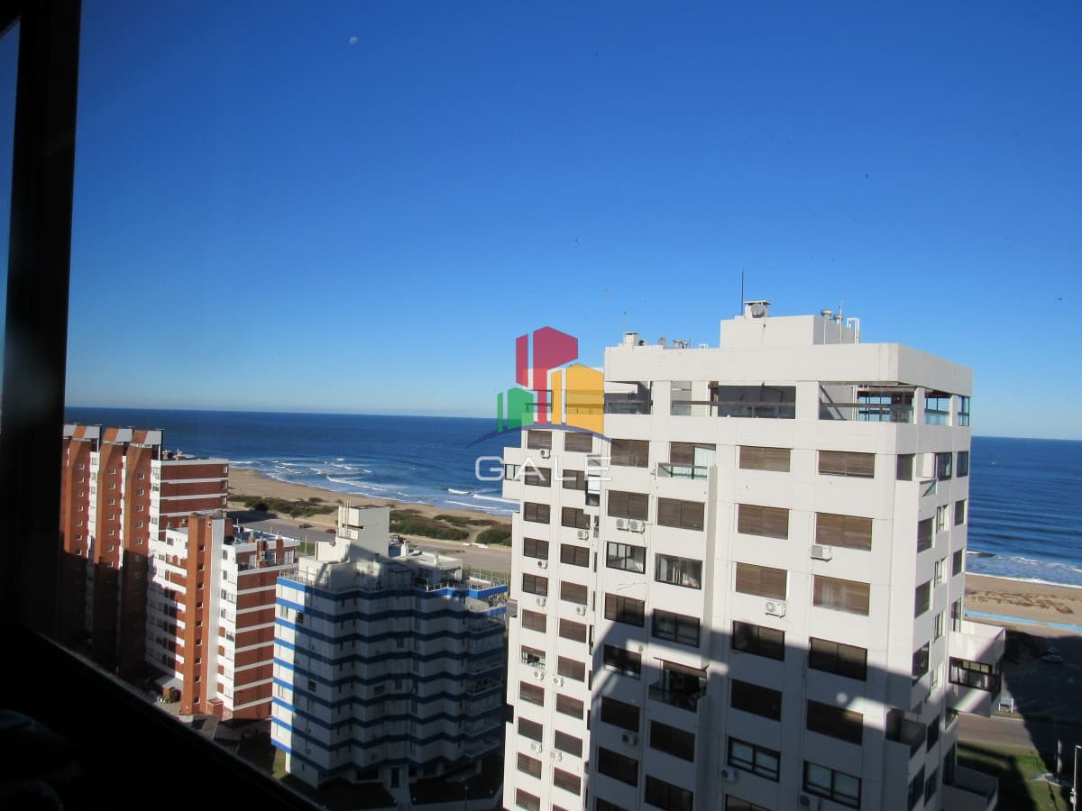 Gale Propiedades & Escribanía Apartamento ID.4394 - Apartamento en venta de 3 dormitorios en Punta del Este