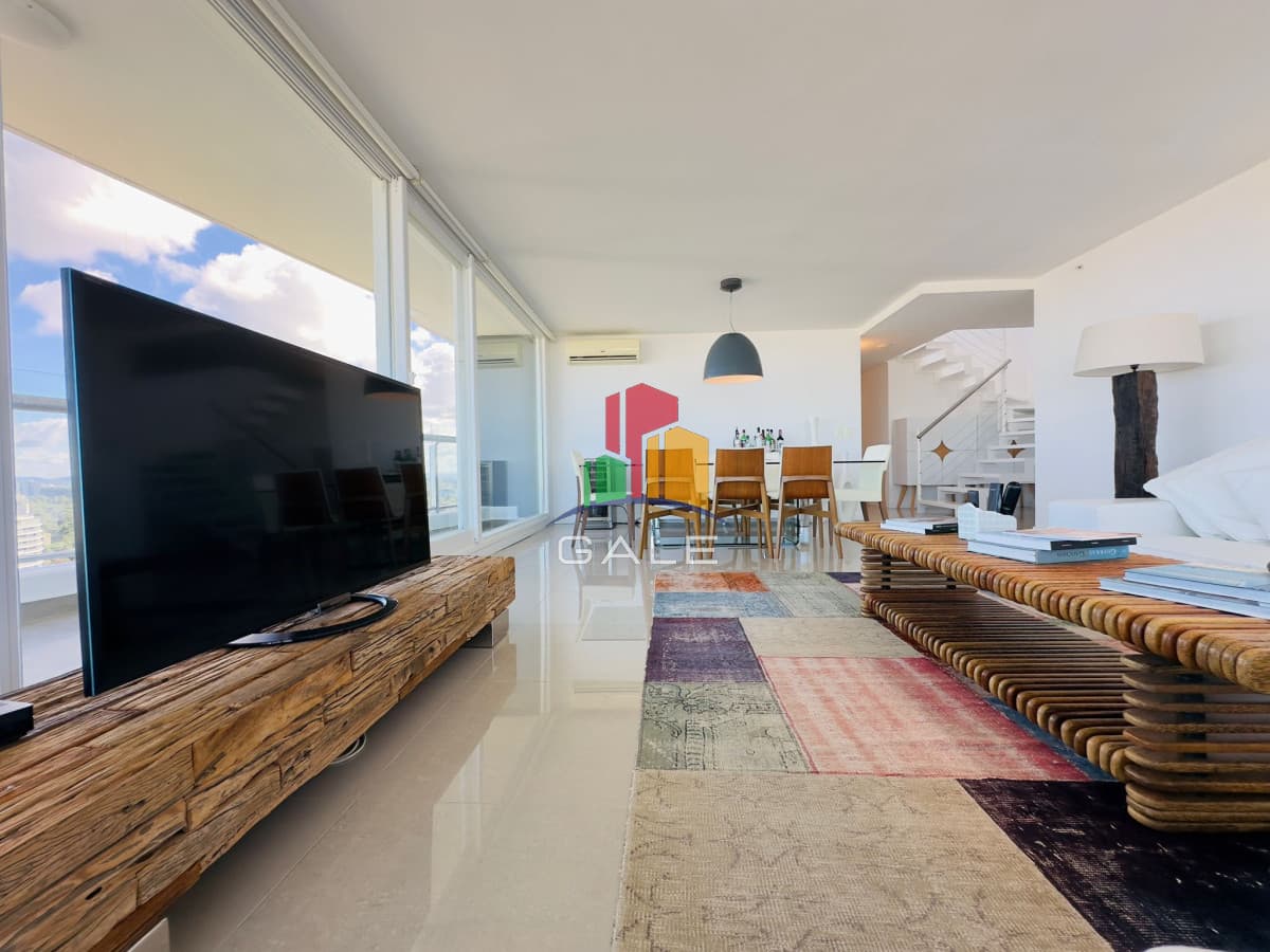 Gale Propiedades & Escribanía Apartamento ID.2107 - Penthouse en VENTA, 3 dormitorios en suite + Dependencia, vista 360°.