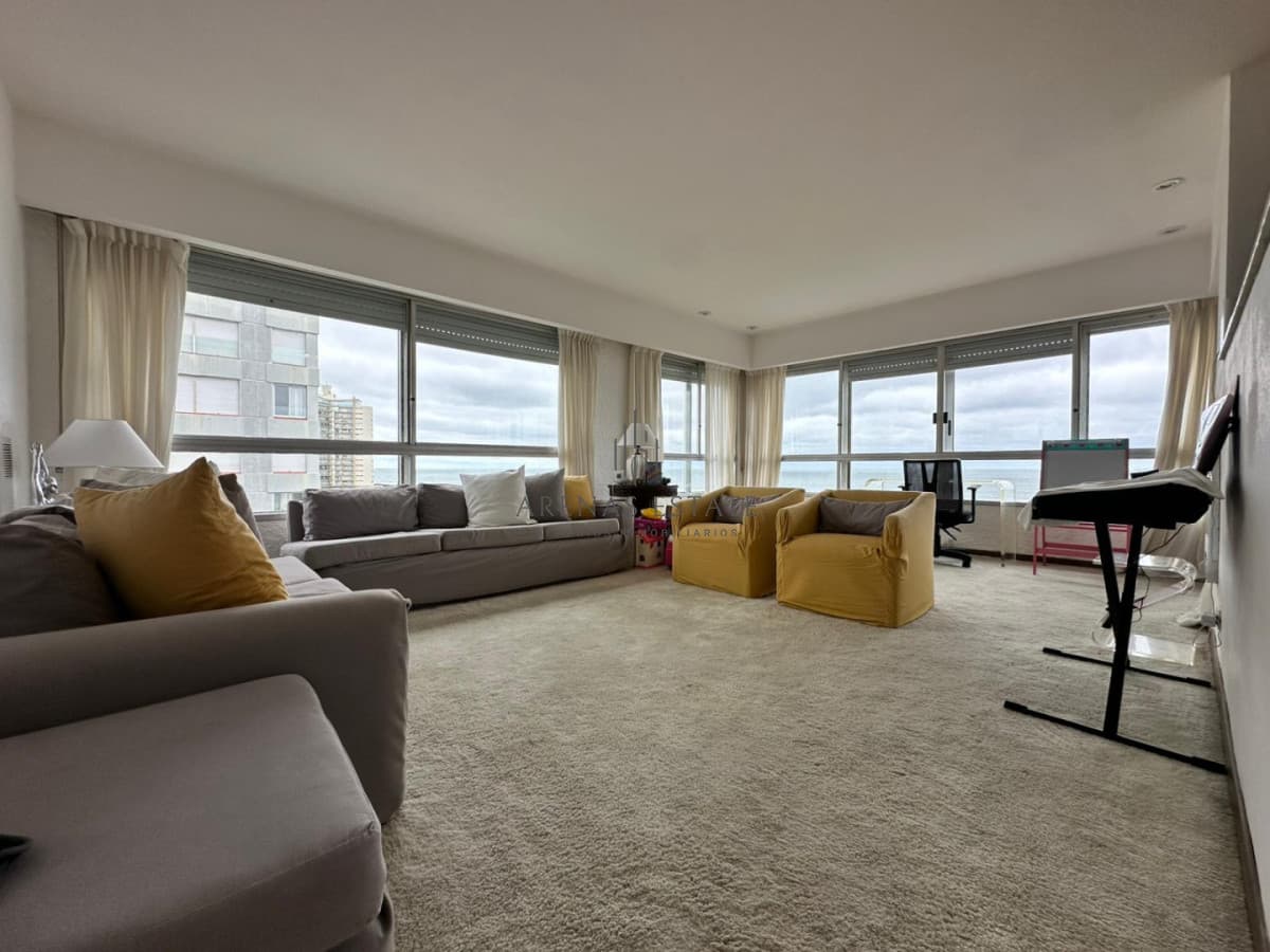 Apartamento ID.4593 - Apartamento de dos dormitorios en venta en Punta del Este