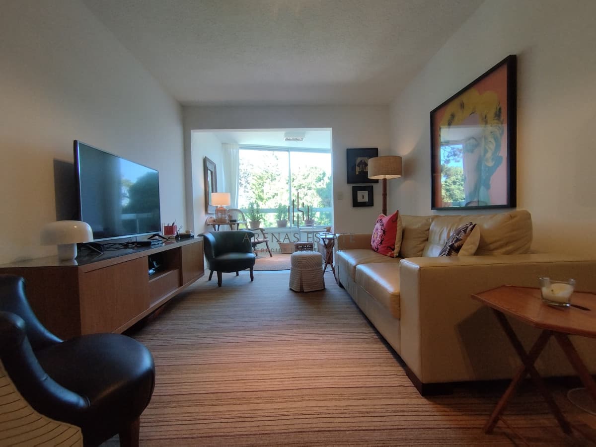 Apartamento ID.4603 - Apartamento en venta de dos dormitorios y dep. de servicio Punta del Este