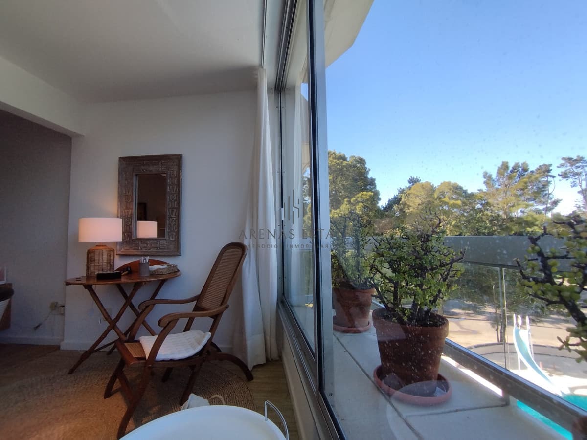 Apartamento ID.4603 - Apartamento en venta de dos dormitorios y dep. de servicio Punta del Este
