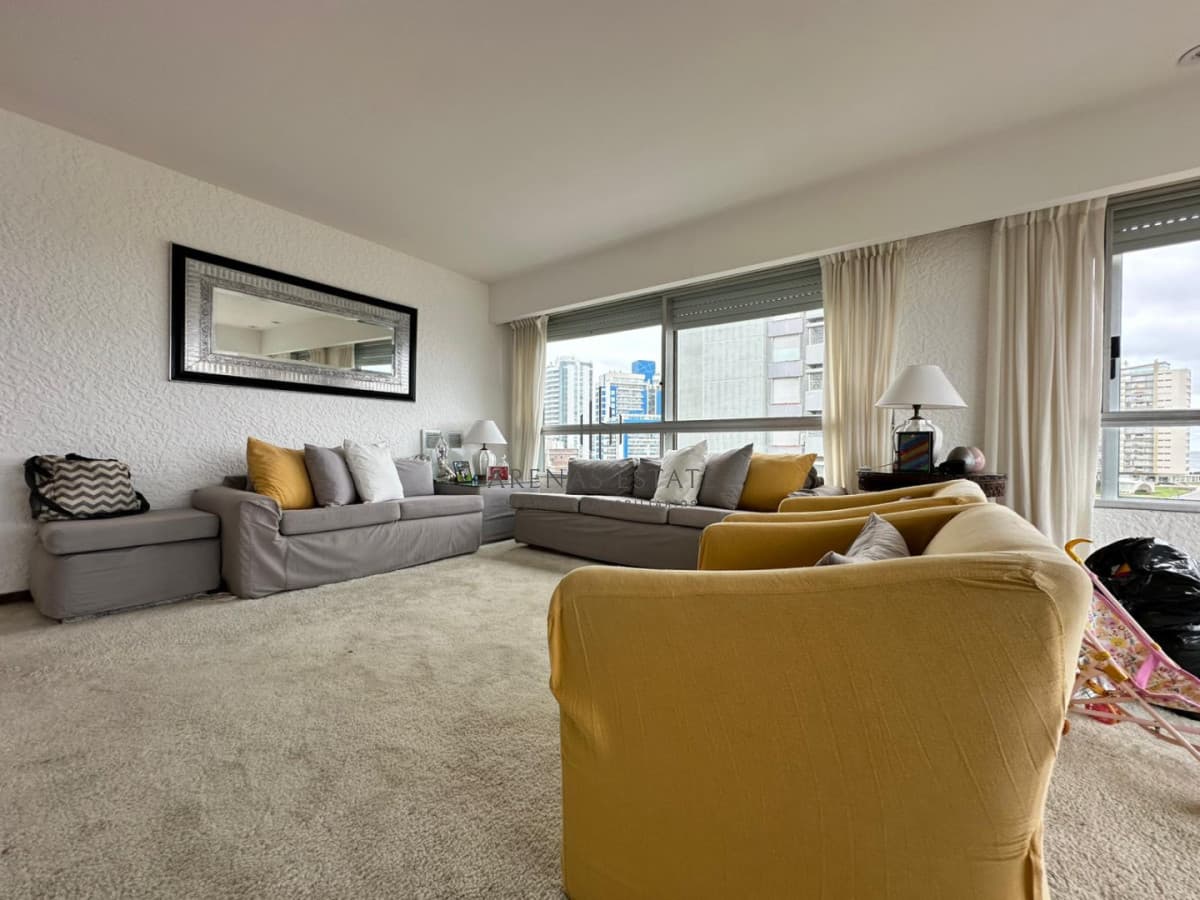 Apartamento ID.4593 - Apartamento de dos dormitorios en venta en Punta del Este