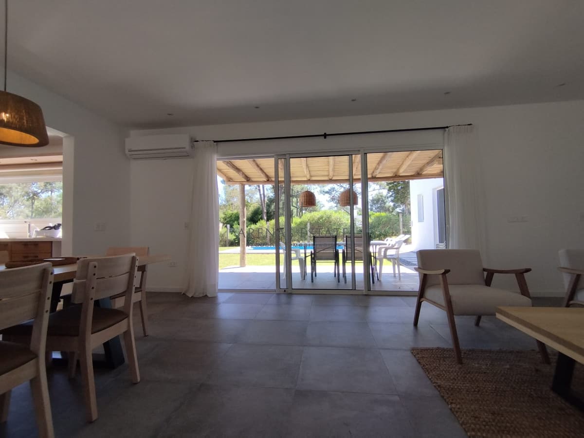 Casa ID.2383 - Venta  de Casa en la barra- Maldonado