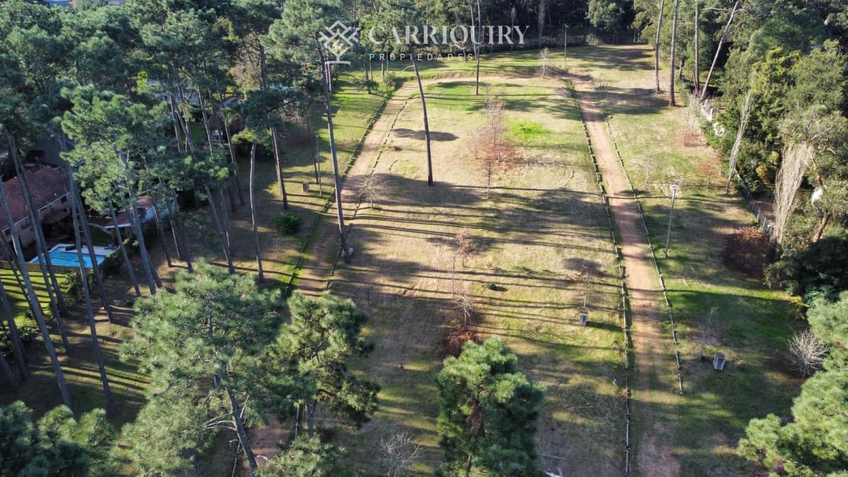 TERRENO DE 680 M2 EN BARRIO PRIVADO PLAYA MANSA CON TODOS LOS SERVICIOS APTOS PARA CONSTRUIR 2 UNIDADES  -