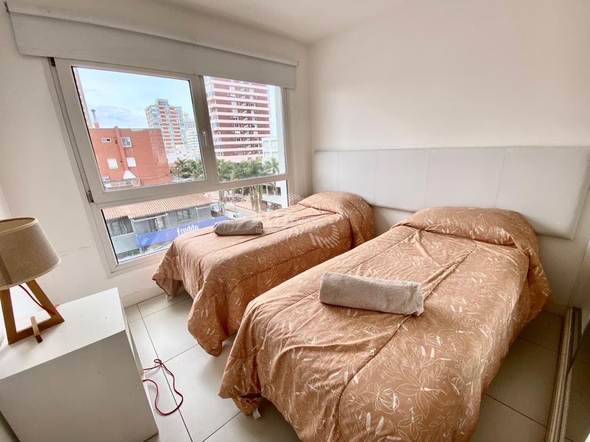 Punta del Este, APTO de 2 dormitorios con muy buena ubicación en la península !!