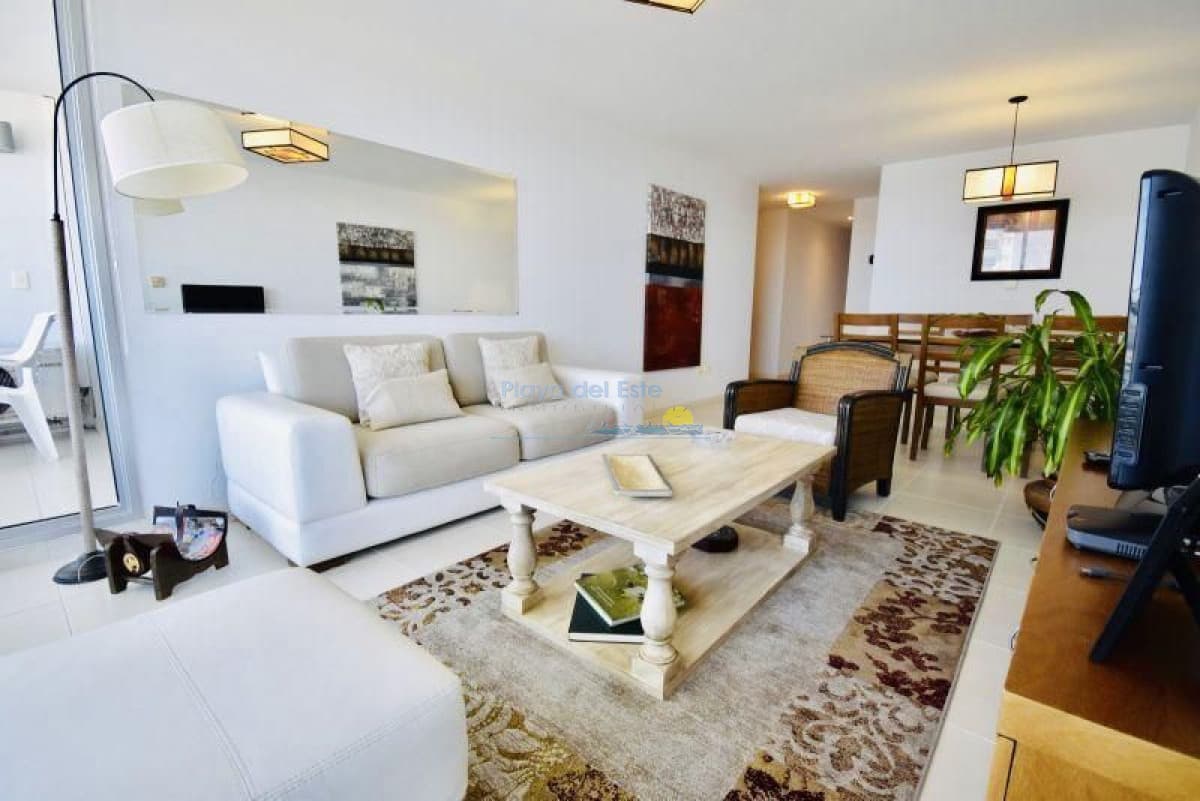 Apartamento en alquiler temporario Playa Mansa 2 dormitorios - Inmobiliaria Playa del Este