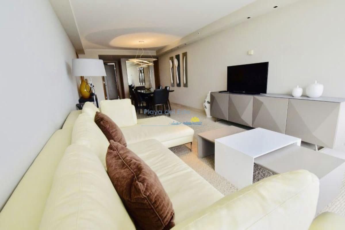 Apartamento en alquiler temporario Playa Mansa 2 dormitorios SUNRISE TOWER - Inmobiliaria Playa del Este