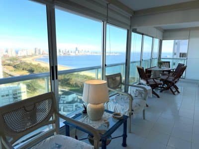 Tres dormitorios en Playa Mansa  -
