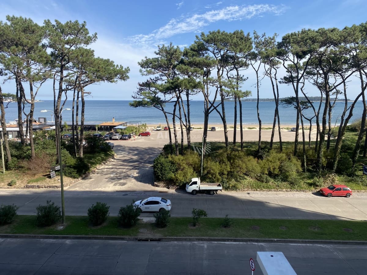 Apartamento en venta en Punta del Este, frente al mar!