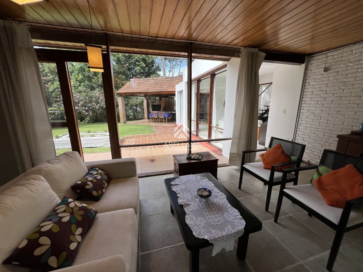 Casa ID.3359 - Alquiler temporal casa 3 dormitorios  Lugano - Punta del Este