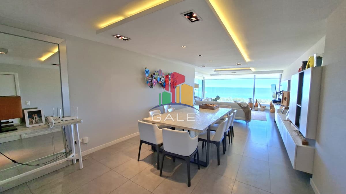 Gale Propiedades & Escribanía Apartamento ID.4140 - Excepcional plata en primera linea mansa