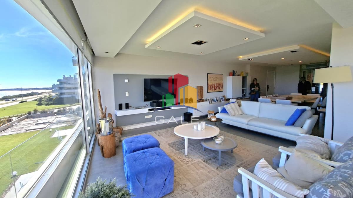 Gale Propiedades & Escribanía Apartamento ID.4140 - Excepcional plata en primera linea mansa