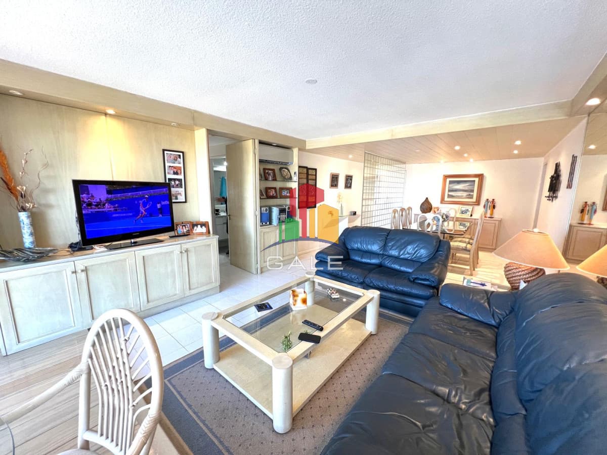Gale Propiedades & Escribanía Apartamento ID.4063 - Hermoso Y Amplio Apartamento en Punta Del Este