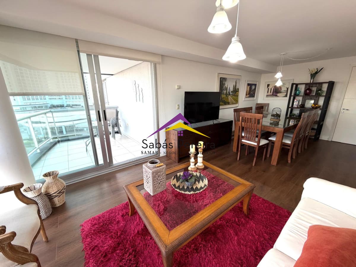 Apartamento en Playa Mansa de 3 Dormitorios
