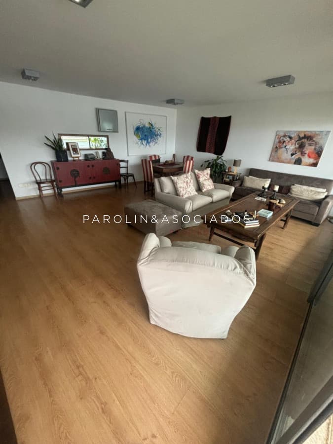 Excelente apartamento con vista a la laguna