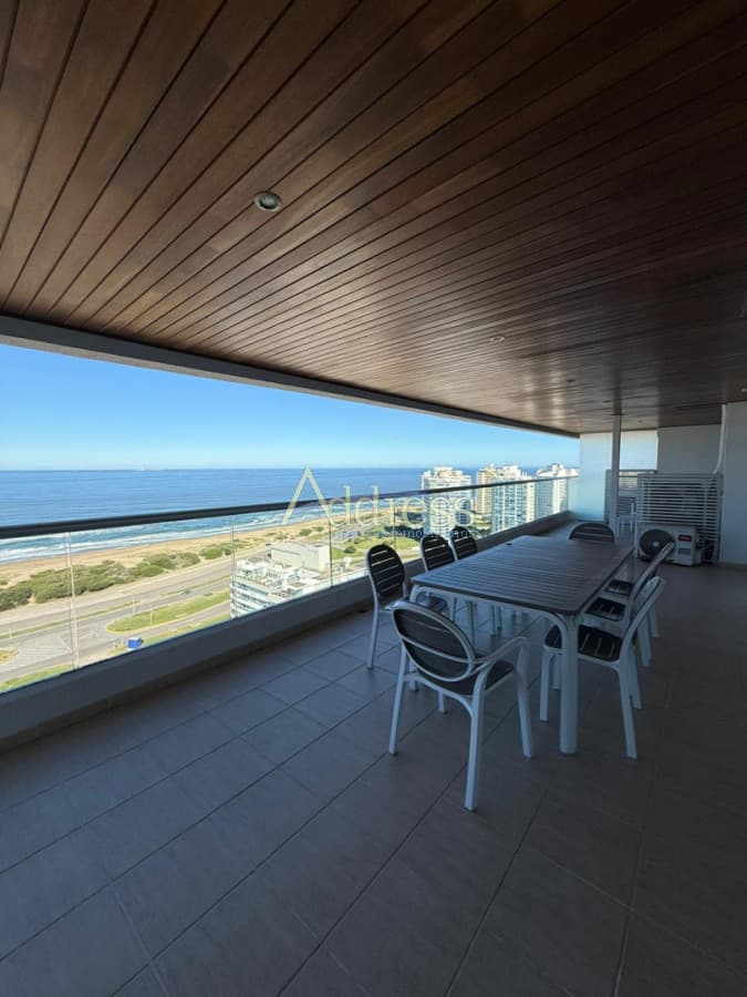 Hermoso apartamento con vista a Playa Brava