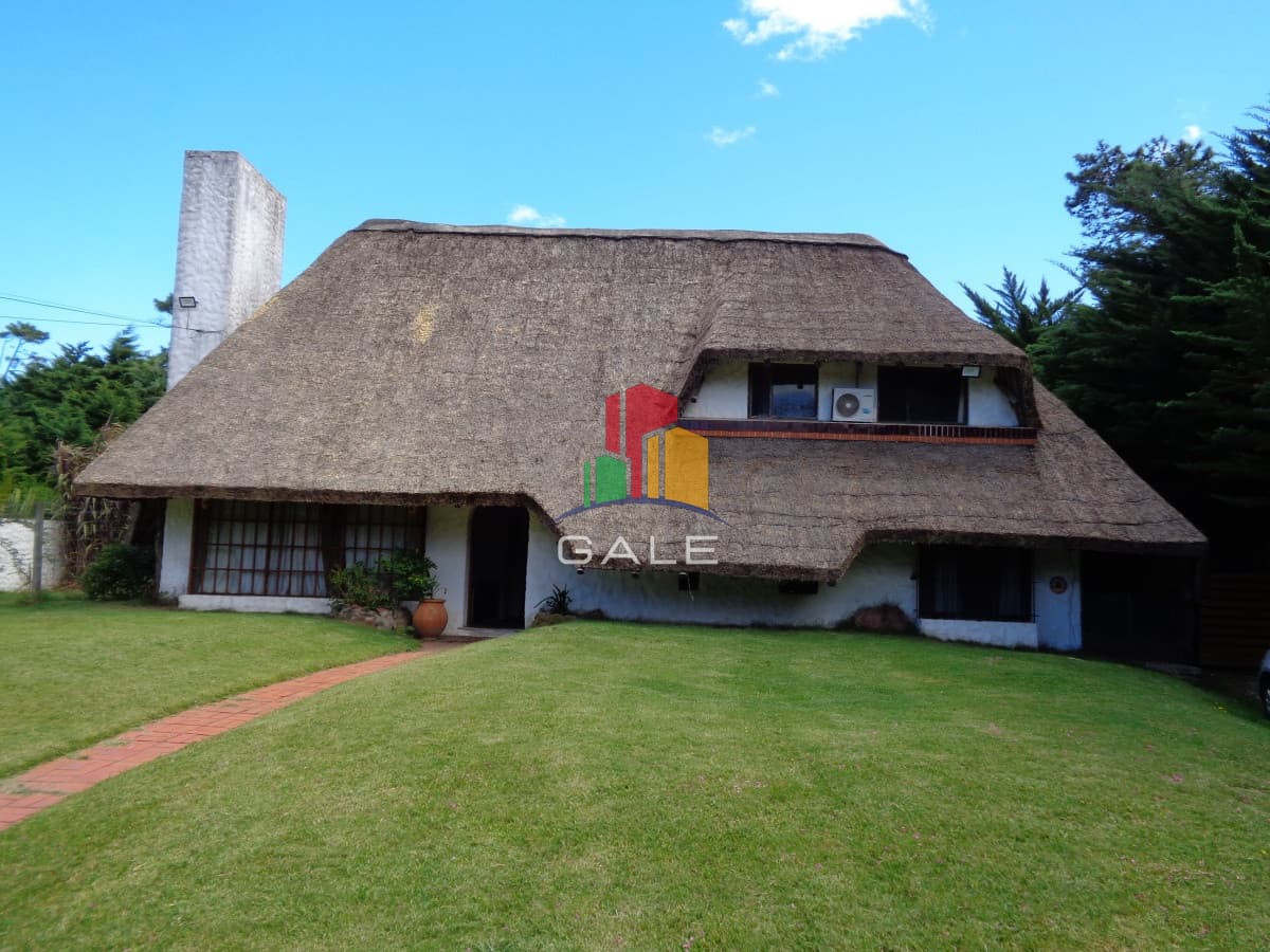 Gale Propiedades & Escribanía Casa ID.3108 - Espectacular Chalet