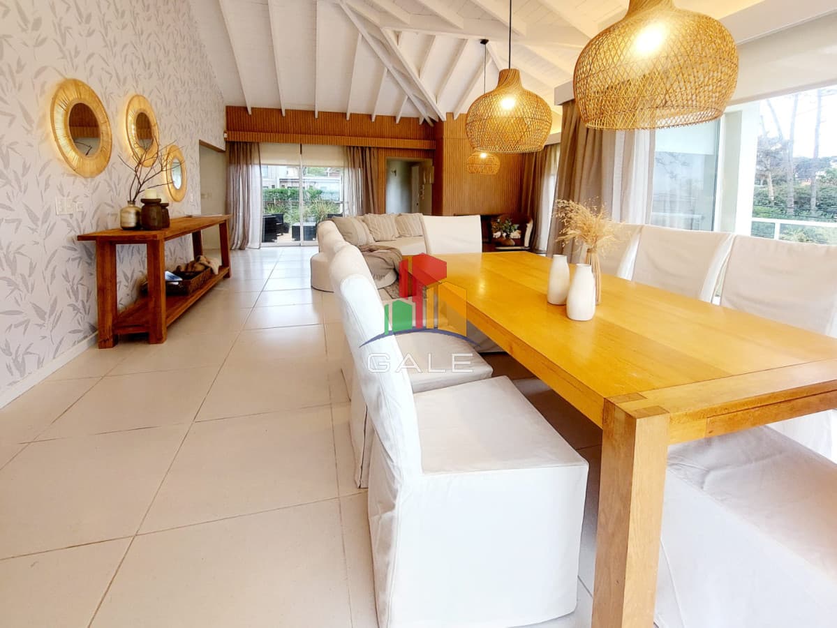 Gale Propiedades & Escribanía Casa ID.4567 - Espectacular casa en Montoya