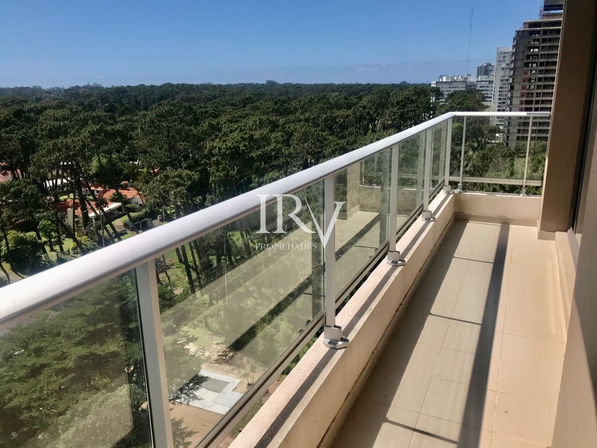 IRV PROPIEDADES Apartamento ID.532 - Apartamento en Venta Zona Cantegril en Punta del Este.  Con renta anual