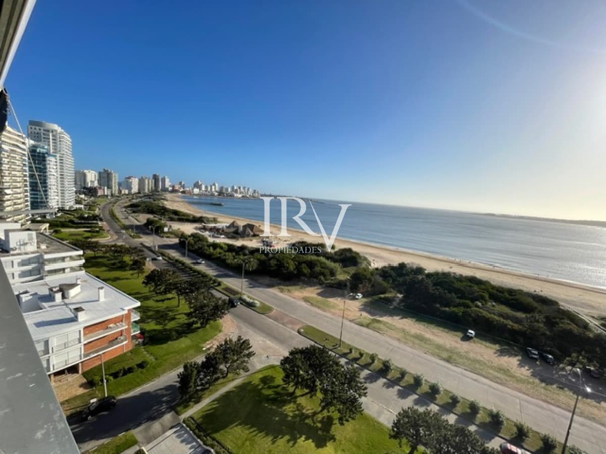 Apartamento en alquiler 3 dorm + dep en Pda 6 de Playa Mansa