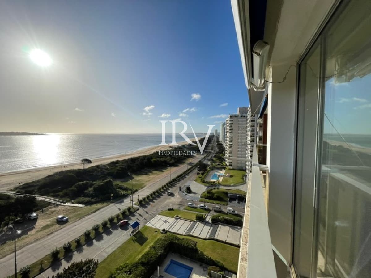 Apartamento en alquiler 3 dorm + dep en Pda 6 de Playa Mansa
