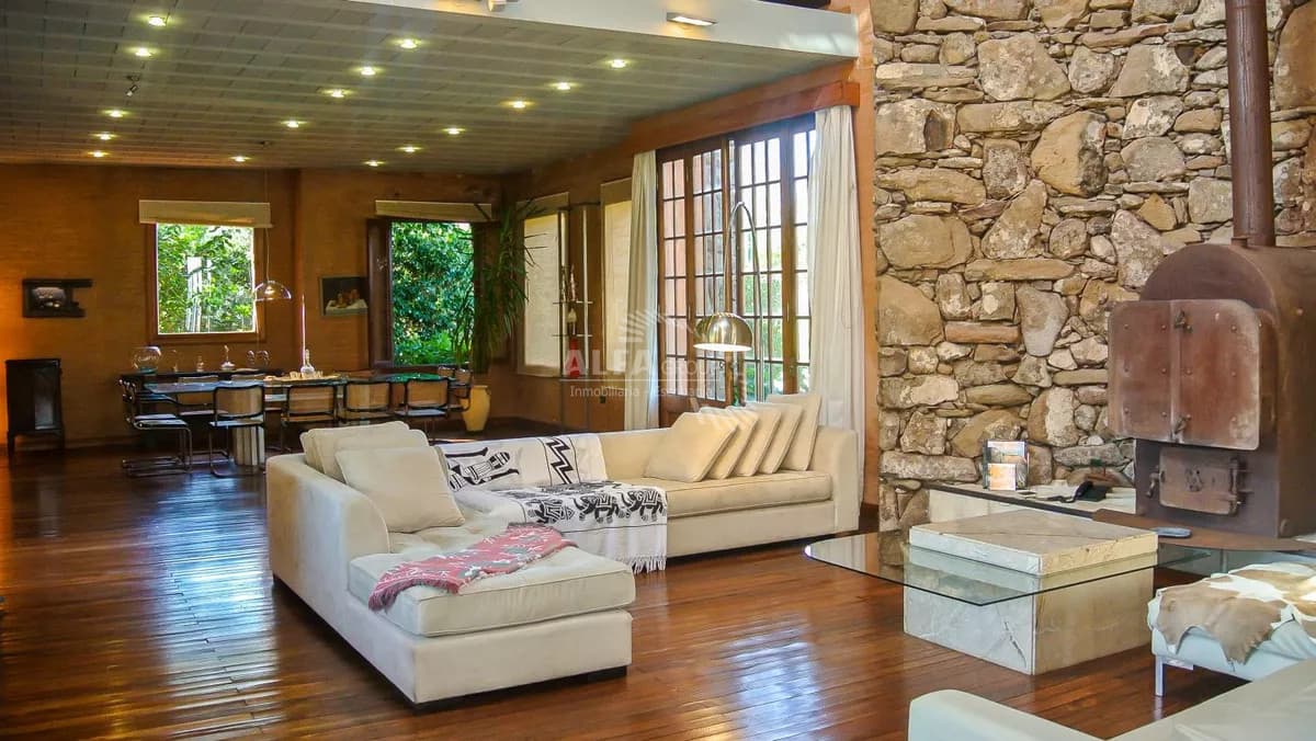 Excelente Casa de 5 Dormitorios, Piscina y Barbacoa en Barrio Privado, Punta del Este