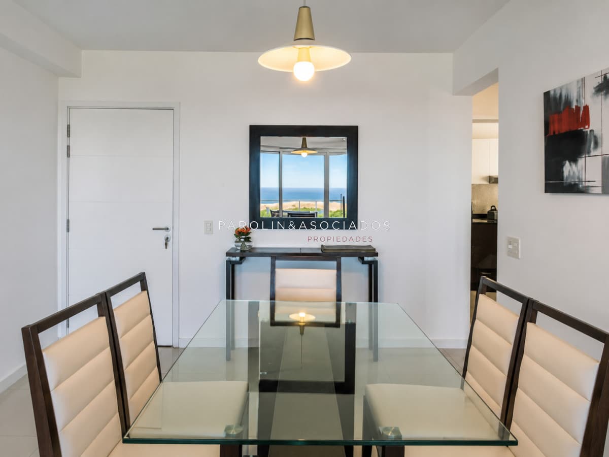 Apartamento de 3 Dormitorios en Primera Línea del Mar, Playa Brava Punta del Este