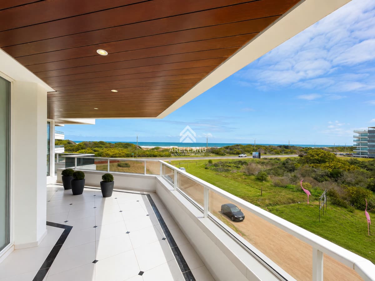 Apartamento ID.6791 - Alquiler temporada Exclusivo Apartamento Frente al Mar en Playa Brava, 4 Dormitorios