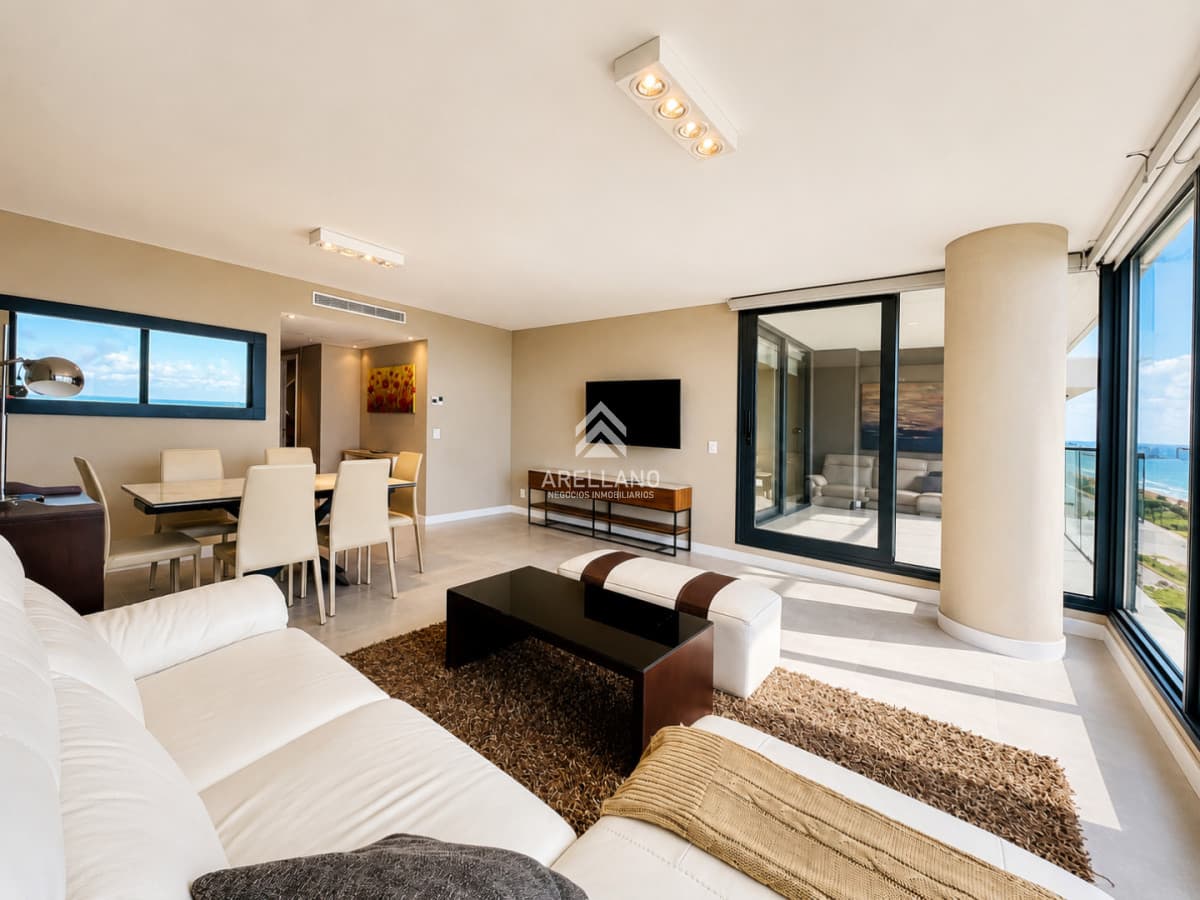Apartamento ID.3442 - Moderno Apartamento de 2 Dormitorios en Torre Venetian sobre Playa Mansa