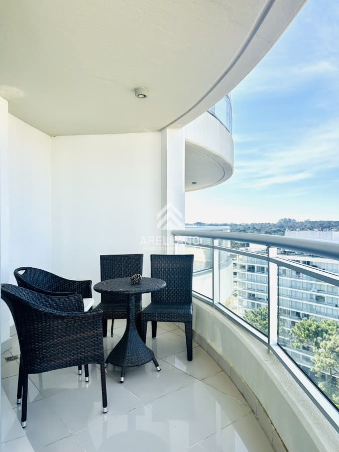 Apartamento ID.7078 - Alquiler temporada Apartamento de 3 Dormitorios en Playa Brava, Ocean Drive