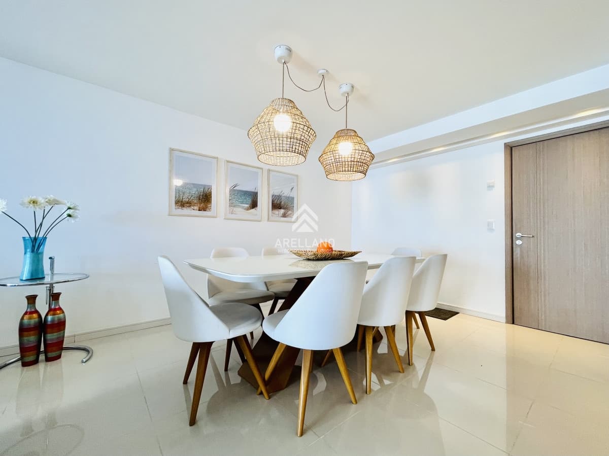 Apartamento ID.3996 - Venta Apartamento con Vista al Mar de 3 Dormitorios y Dependencia + Parrillero en Playa Brava, Punta del Este