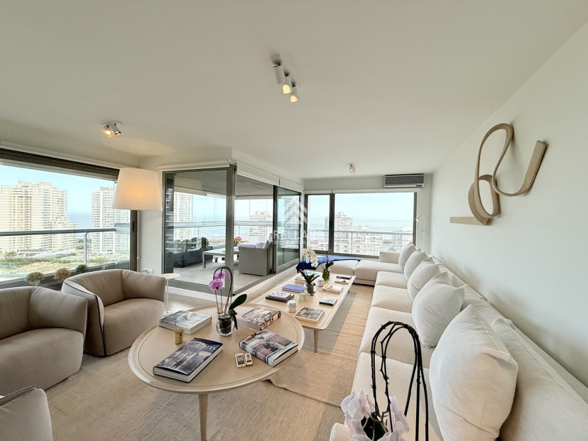 Apartamento ID.5840 - Venta Apartamento Penthouse 3 dormitorios con parrillero propio en alquiler temporario, Roosevelt Brava, Punta del Este