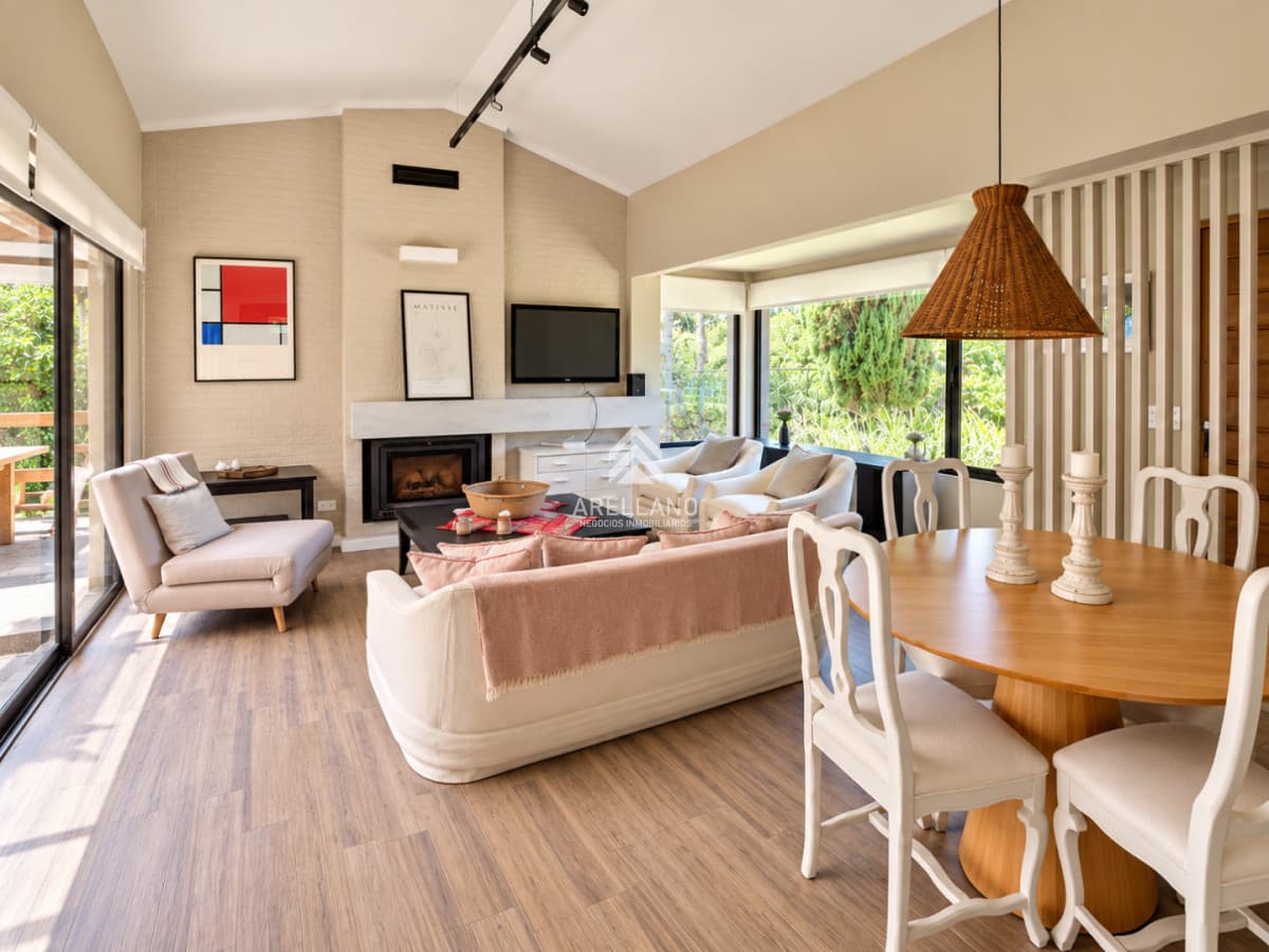 Casa ID.6972 - Alquiler de temporada Casa de 3 Dormitorios con Parrillero y Piscina, Punta del Este