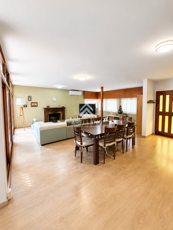 Casa ID.6971 - Alquiler temporal Casa de categoría en Playa Mansa a 800 metros del mar, 5 Dormitorios, Piscina Climatizada y Barbacoa. Punta del Este