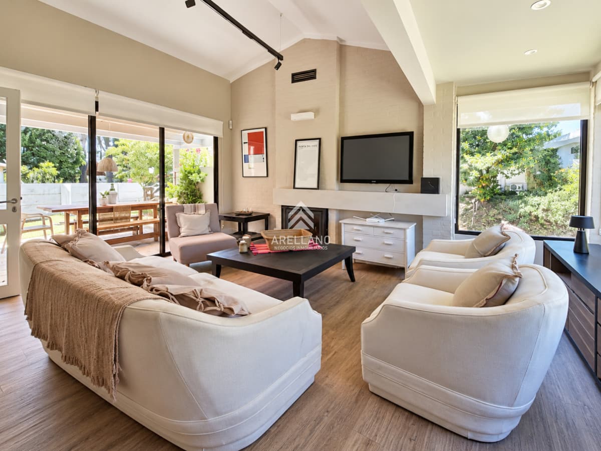 Casa ID.6972 - Alquiler de temporada Casa de 3 Dormitorios con Parrillero y Piscina, Punta del Este