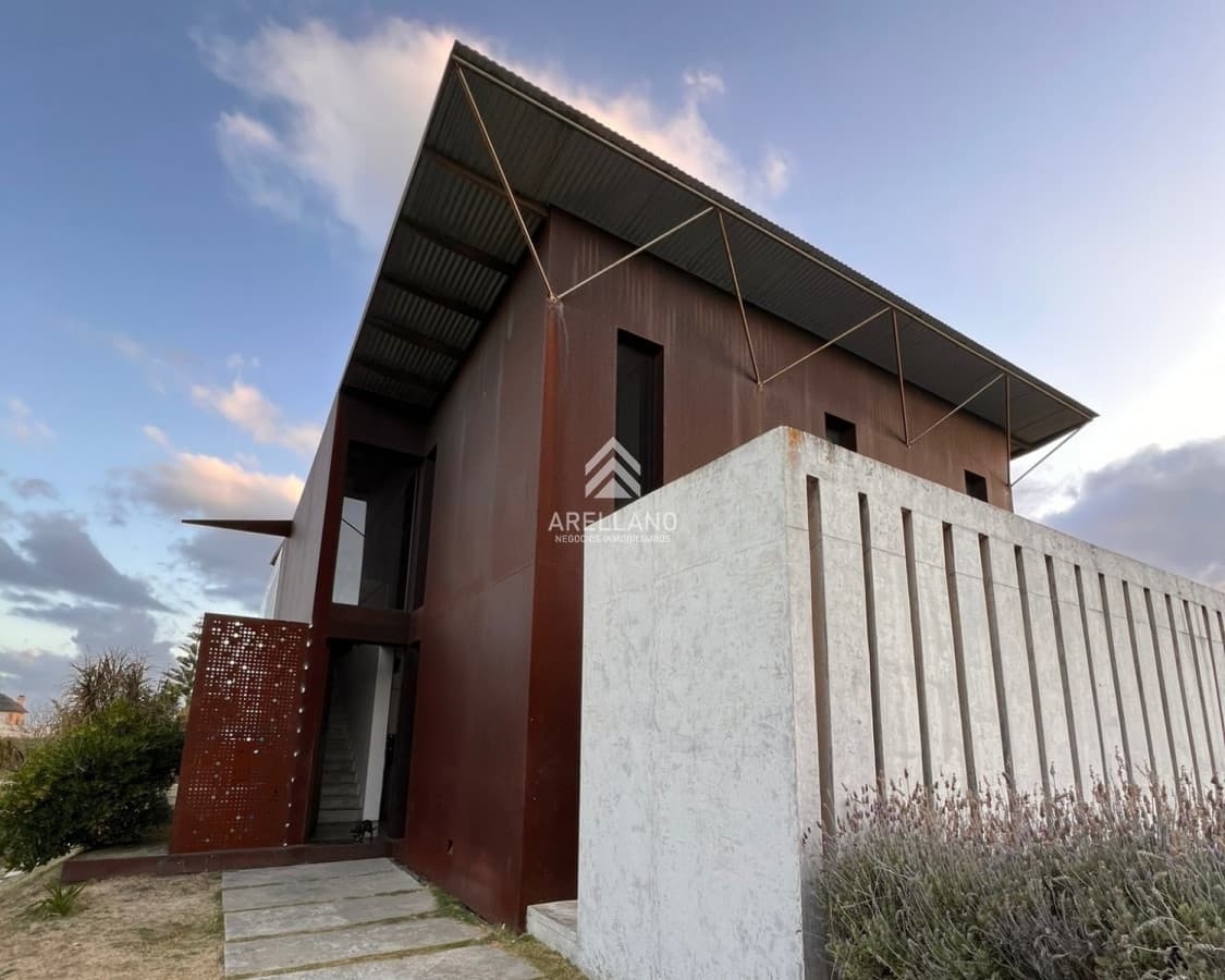 Casa ID.5325 - Venta y alquiler temporario de maravillosa casa a pasos del Mar con 5 dormitorios en suite, Punta Piedras, Manantiales