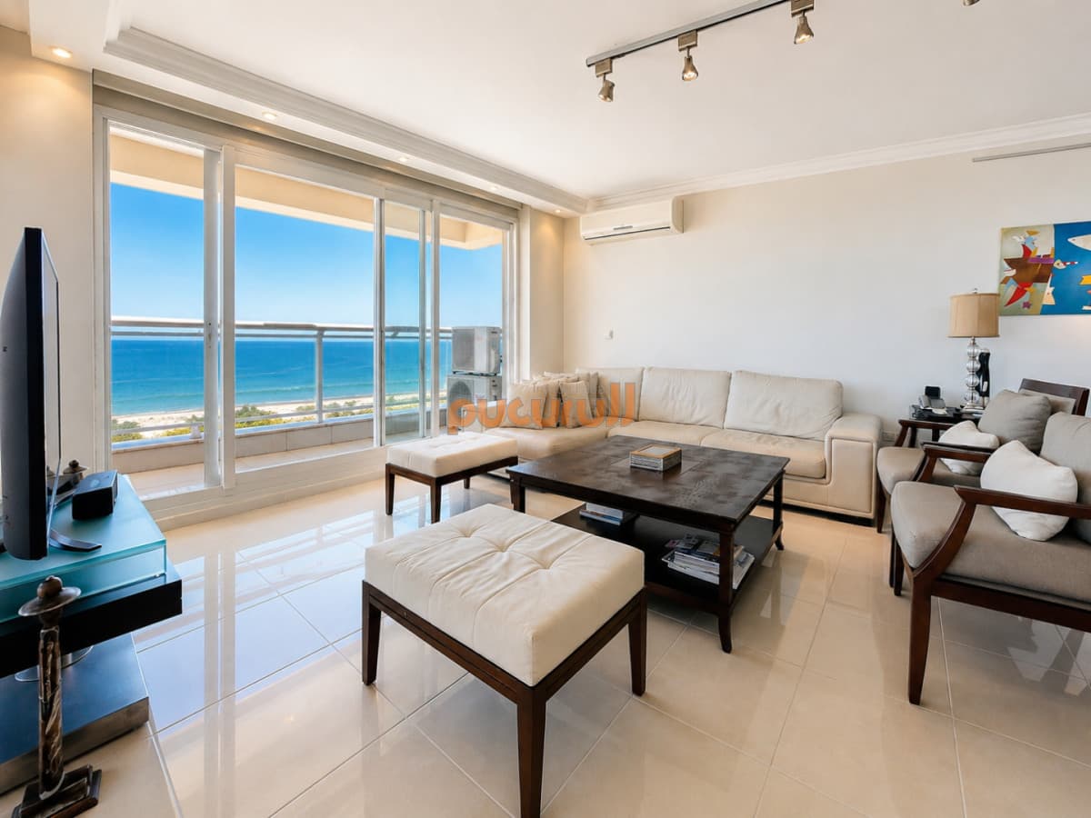 Alquiler temporario de excelente apartamento en torre Le Jardin de Playa Mansa, Punta del Este