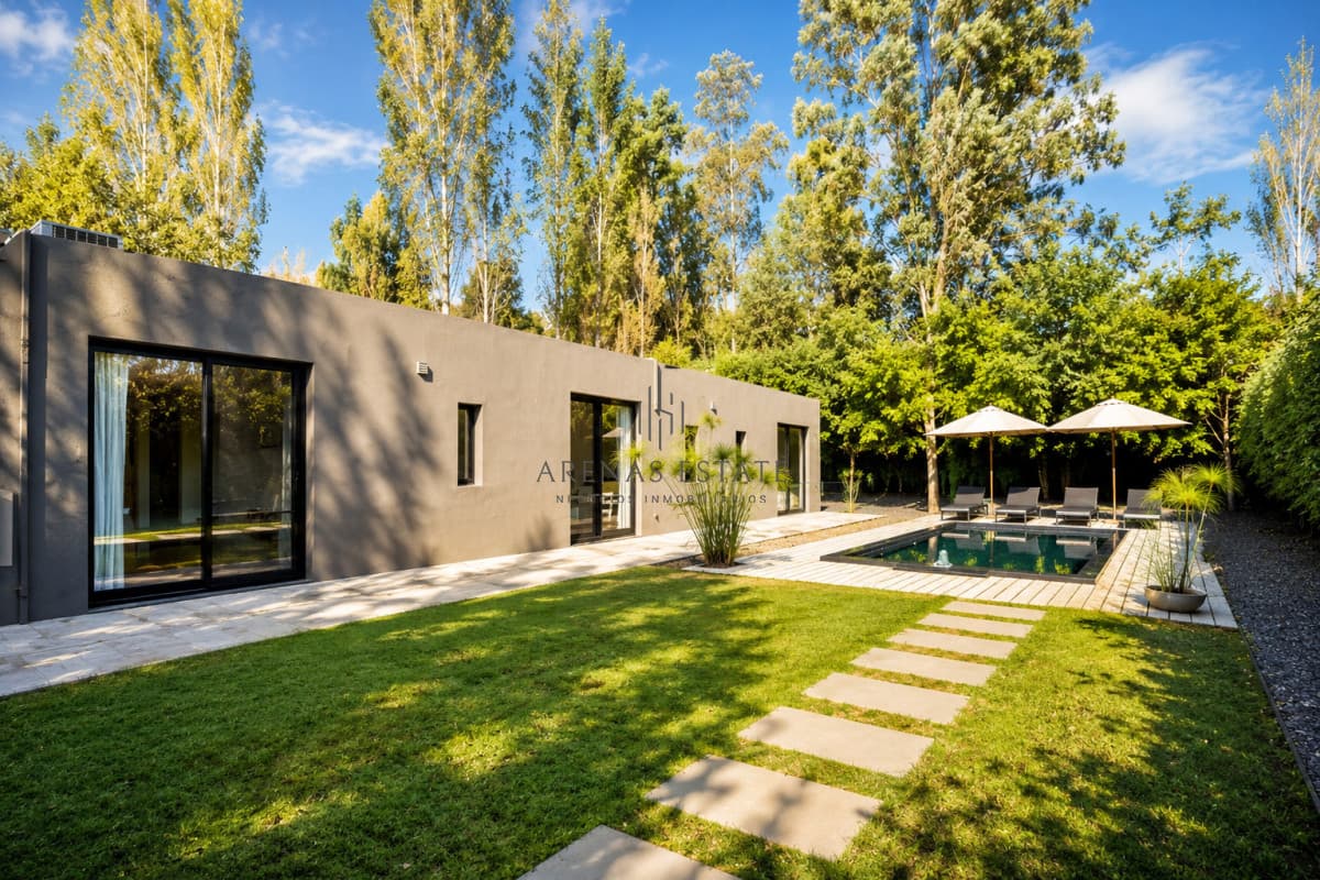 Excelente Casa Minimalista en Barrio Privado, La Arbolada