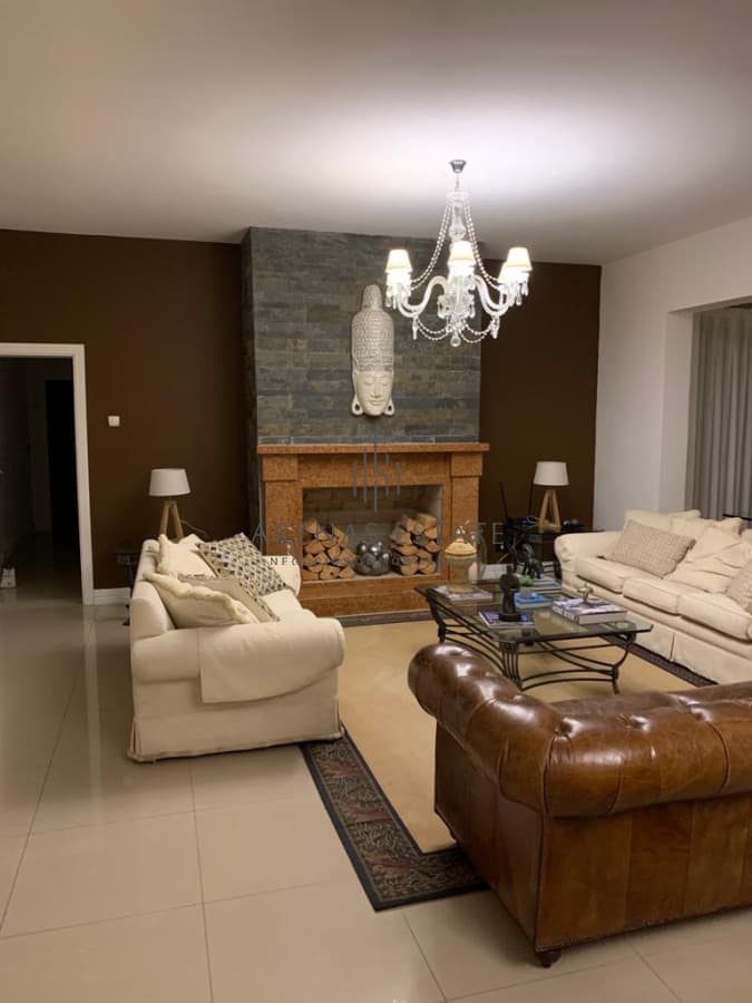 Moderna Casa de 4 Dormitorios en el Golf