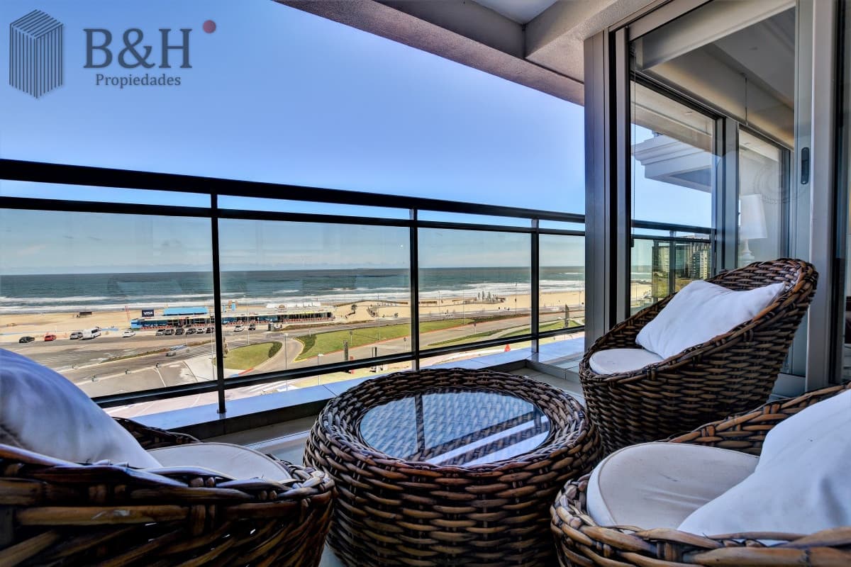 Apartamento de 3 Dormitorios en Imperiale, Frente al Mar  - Oportunidad en Venta